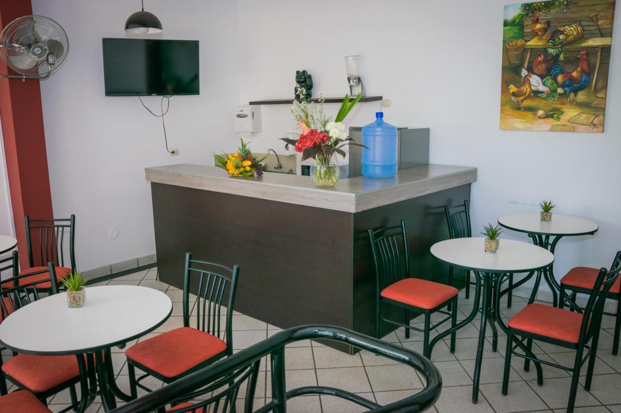Hostal "Centrika" Tarapoto Esterno foto