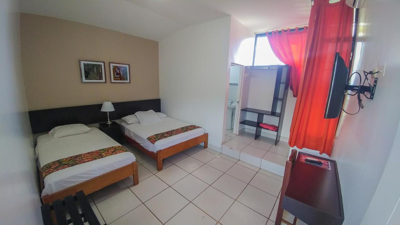 Hostal "Centrika" Tarapoto Esterno foto