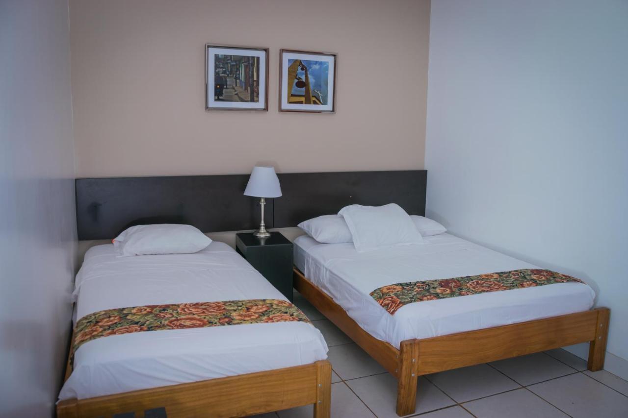 Hostal "Centrika" Tarapoto Esterno foto