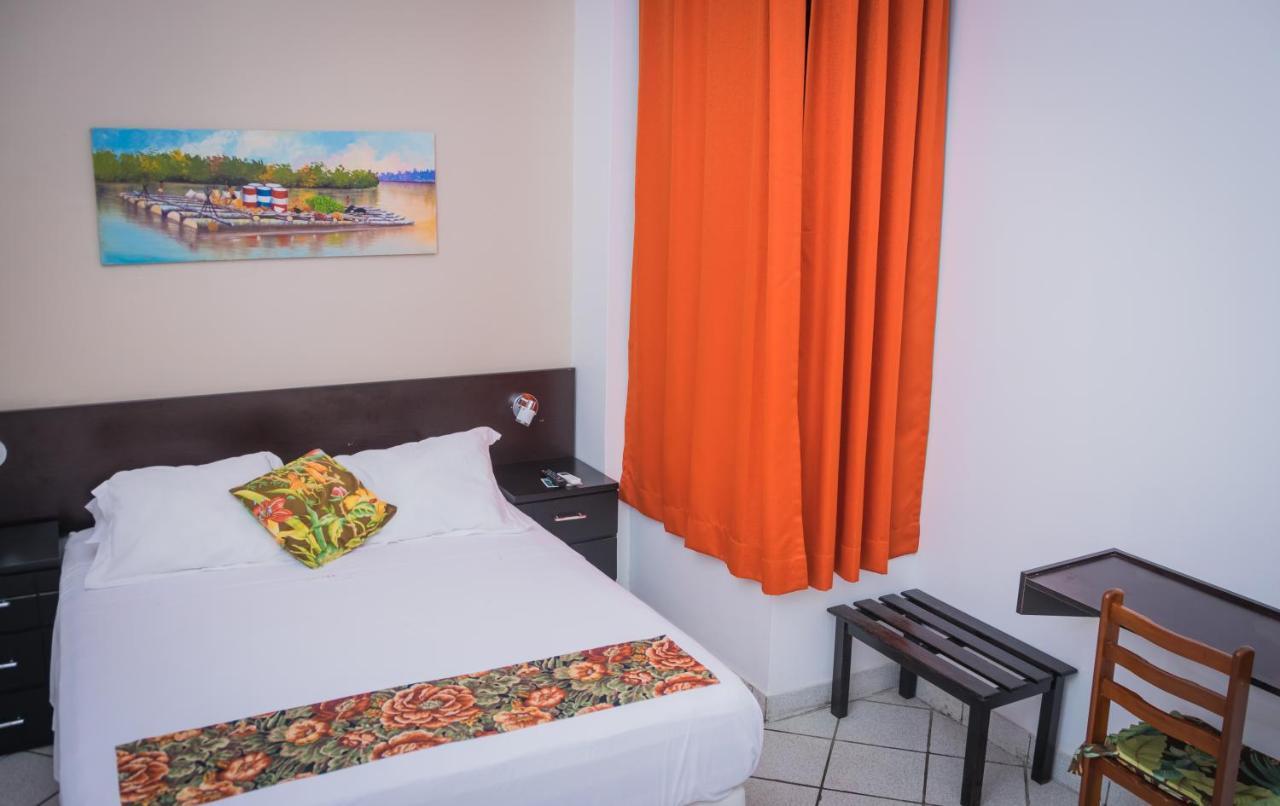 Hostal "Centrika" Tarapoto Esterno foto