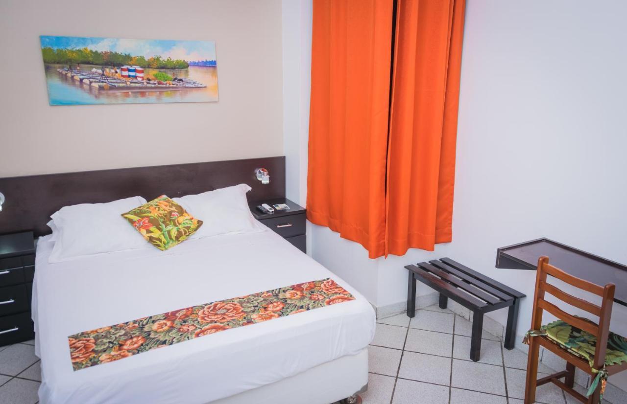 Hostal "Centrika" Tarapoto Esterno foto