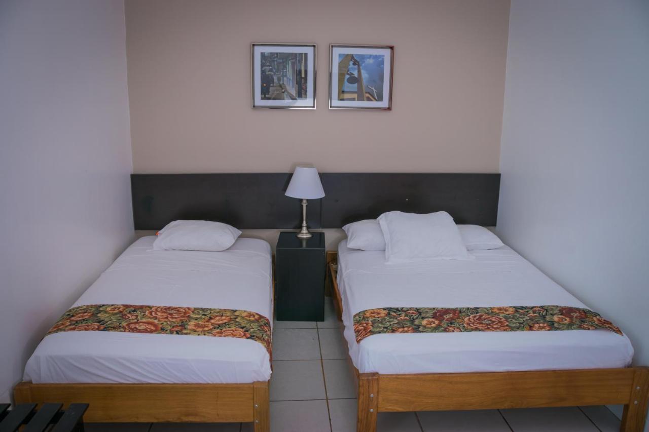 Hostal "Centrika" Tarapoto Esterno foto