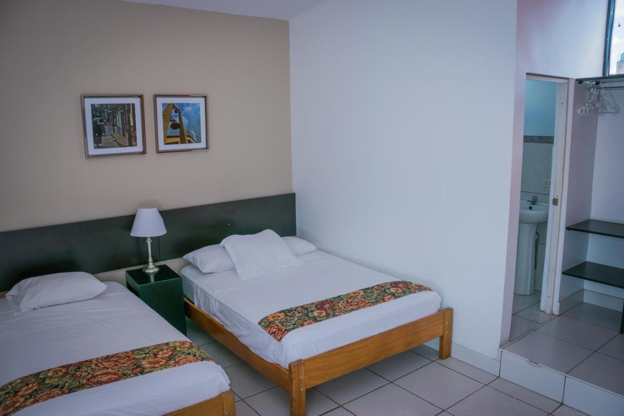 Hostal "Centrika" Tarapoto Esterno foto
