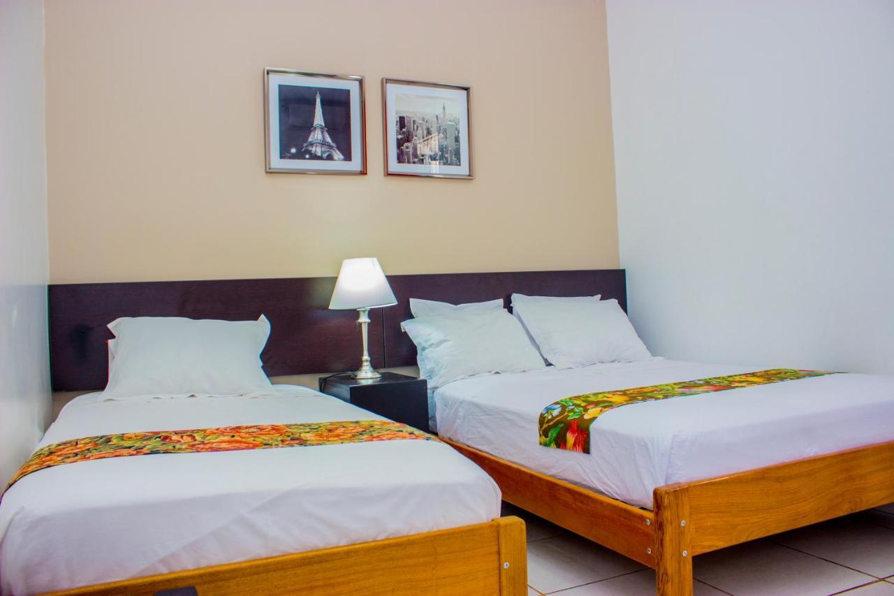 Hostal "Centrika" Tarapoto Esterno foto