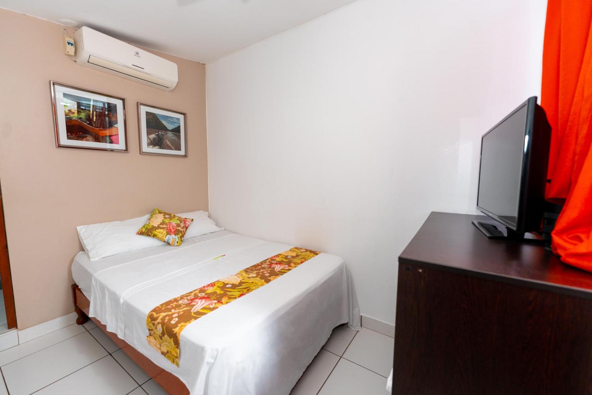 Hostal "Centrika" Tarapoto Esterno foto