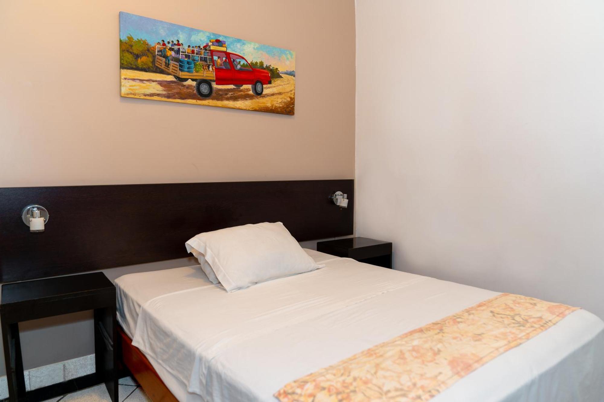 Hostal "Centrika" Tarapoto Esterno foto